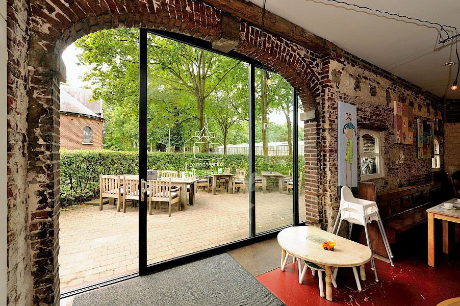 Combinatie oud met zwart aluminium kozijn