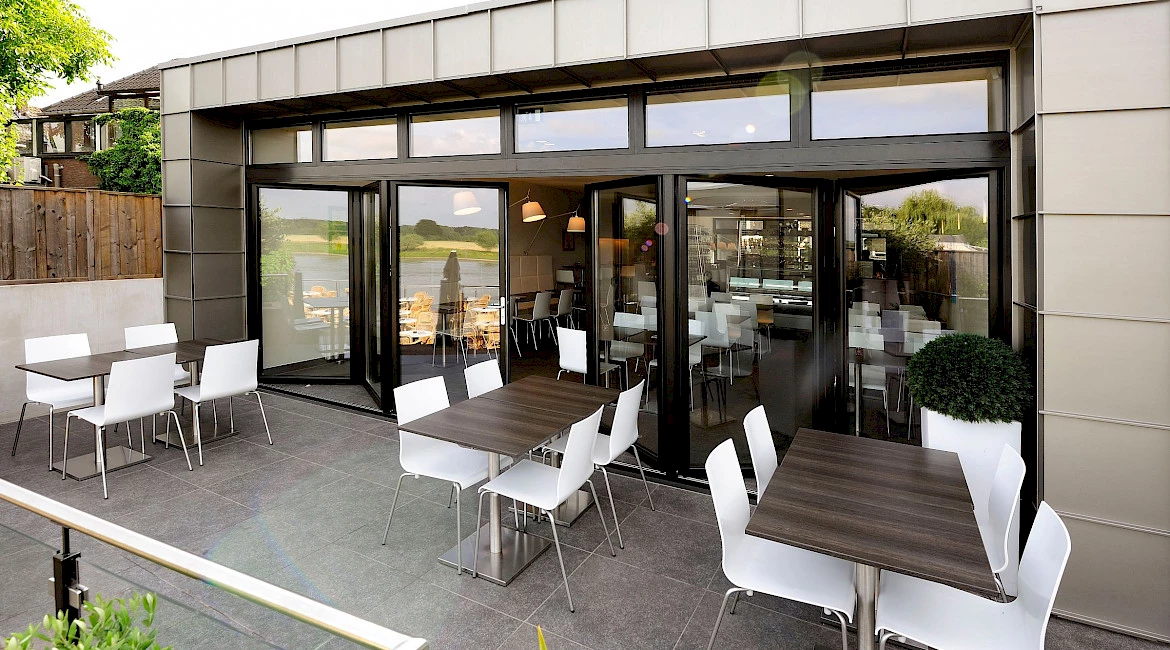 vouwwand bedrijf modern strak zwart met glas