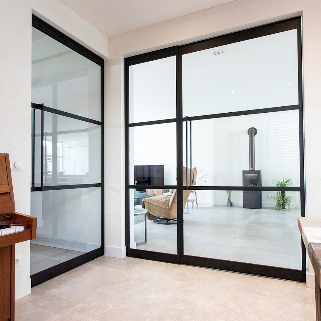 stalen deur met glas