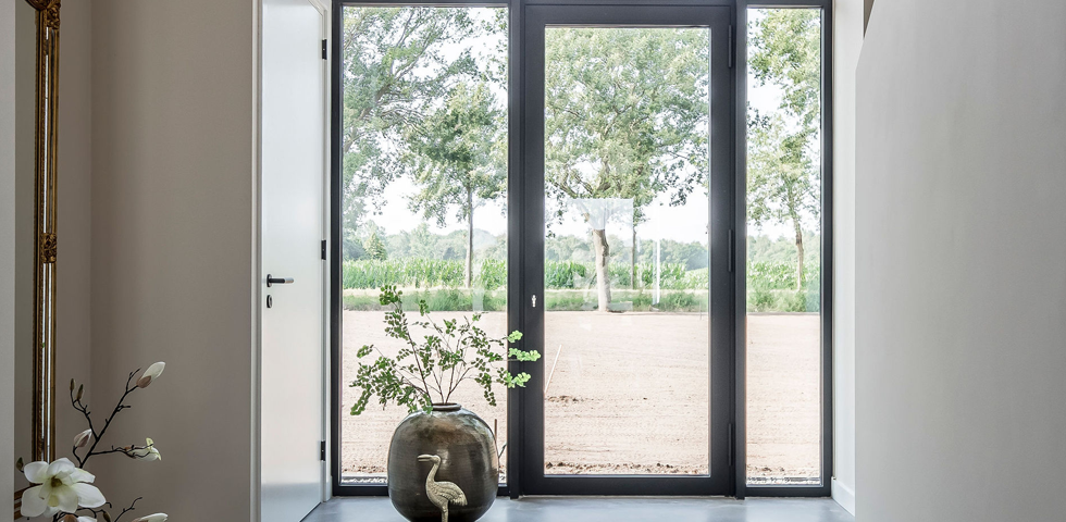 Zwarte stalen deuren