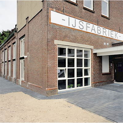 Kunststof kozijnen voor vernieuwbouw van IJsfabriek in Venlo