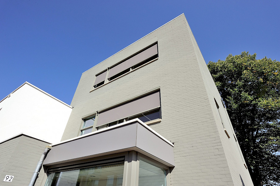 Kunststof kozijnen met windvaste screens voor Basisschool de Koperwiek