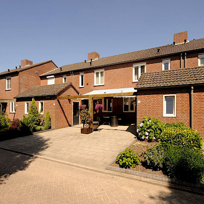 Kunststof kozijnen voor renovatie van 18 woningen van Antares in Meijel