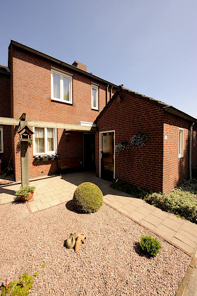 Kunststof kozijnen voor renovatie van 18 woningen van Antares in Meijel