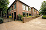 108 aluminium steellook kozijnen met windvaste screens voor Martinusschool in Venlo
