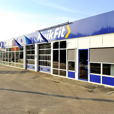 28 aluminium kozijnen voor renovatie van Kwik-Fit te Venlo