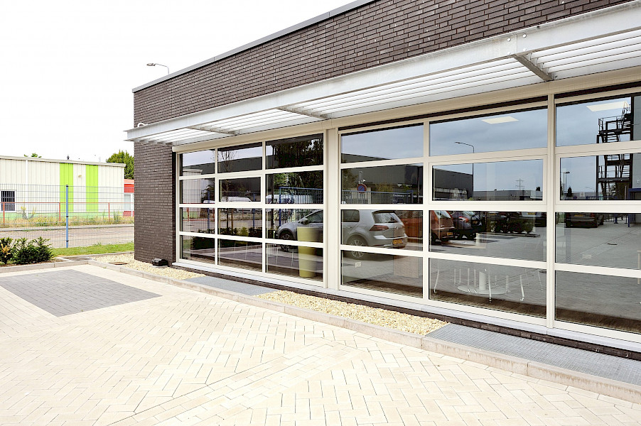 62 aluminium kozijnen inclusief screens kantoor Peter Greven