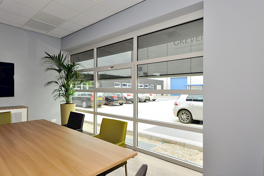 62 aluminium kozijnen inclusief screens kantoor Peter Greven