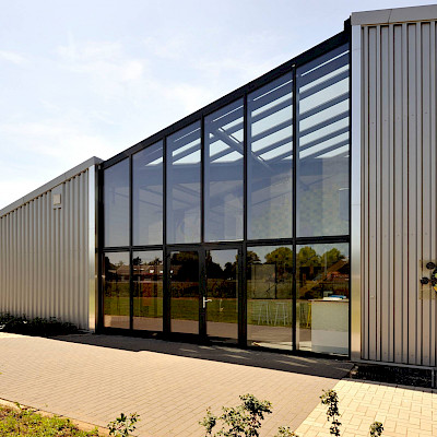 Aluminium kozijnen en vliesgevels voor Multifunctioneel Centrum de Metten