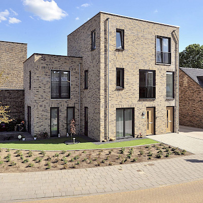 15 woningen met 121 kunststof kozijnen realisatie