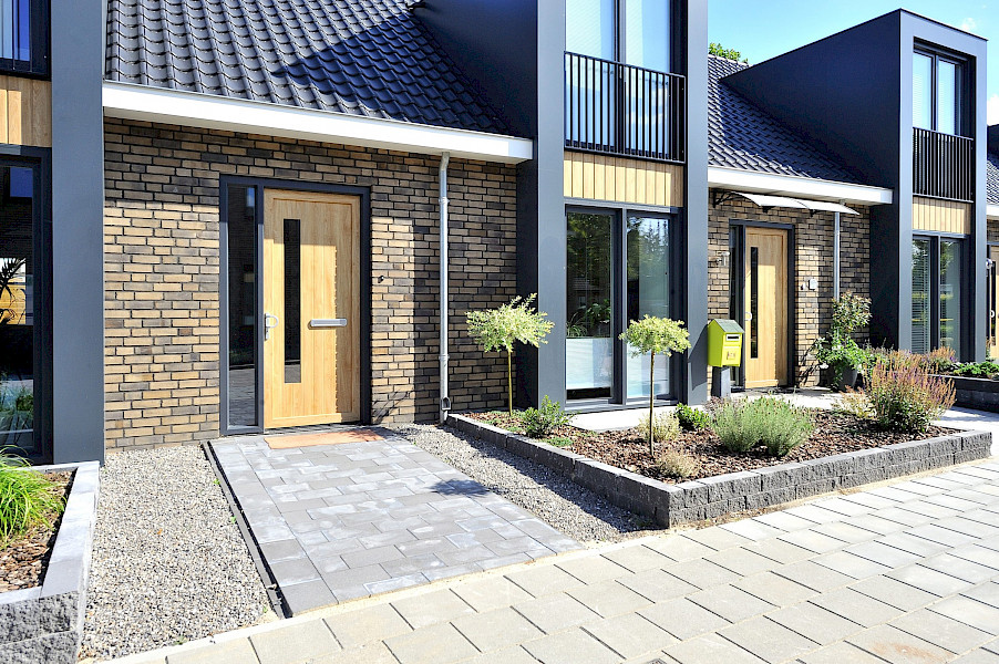 15 woningen met 121 kunststof kozijnen realisatie