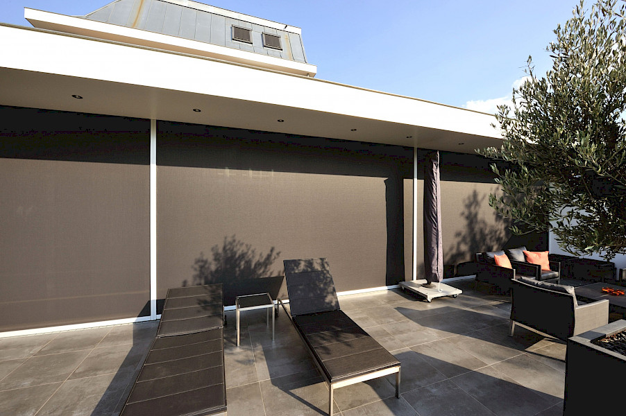 Strakke zonwering voor bungalow