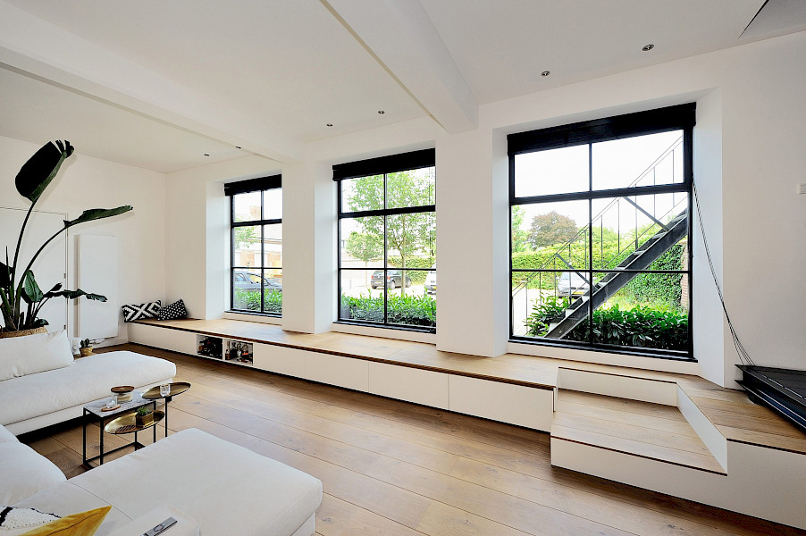 Steellook kozijnen met vakverdeling