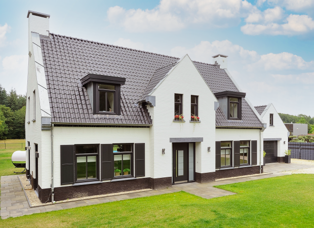 Zwarte kunststof kozijnen