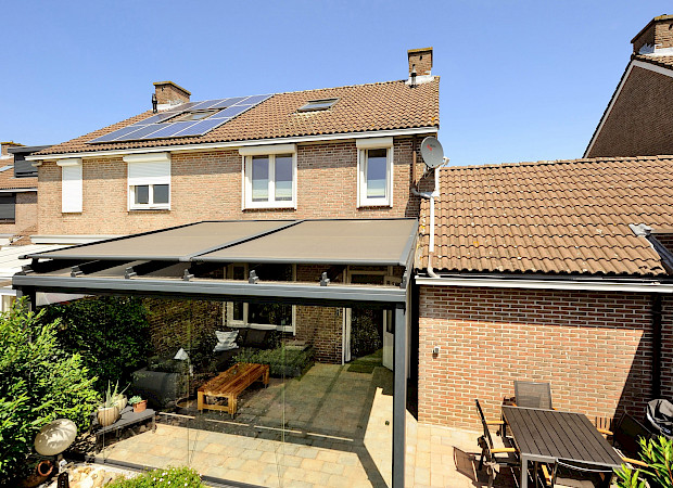 aluminium-overkapping-met-zonwering