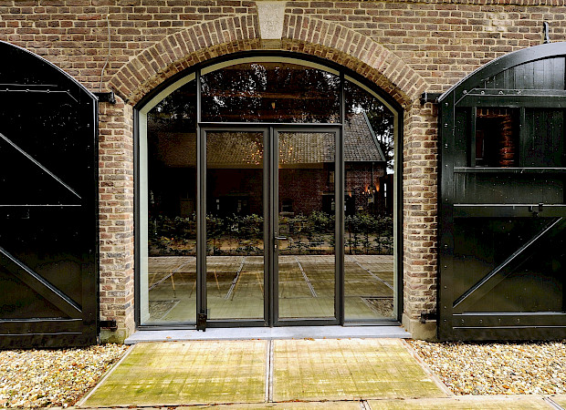 Een veilig beslag voor uw openslaande tuindeuren met kozijn 