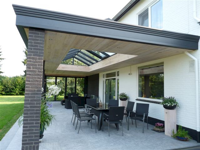 Overkapping aan huis met lichtstraat