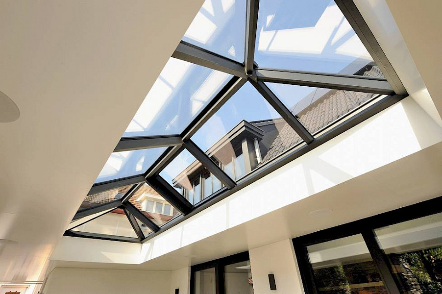 Overkapping aan huis met lichtstraat