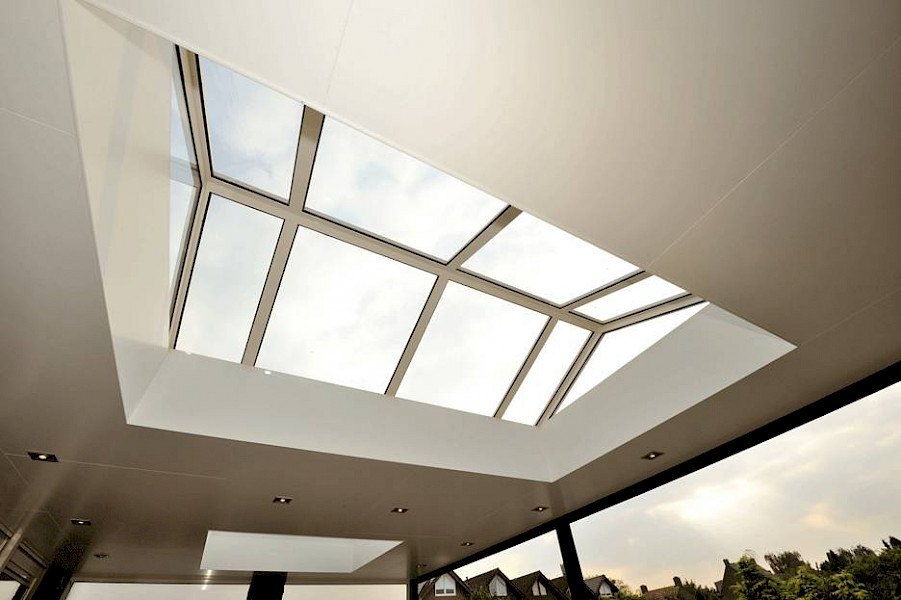 Overkapping aan huis met lichtstraat