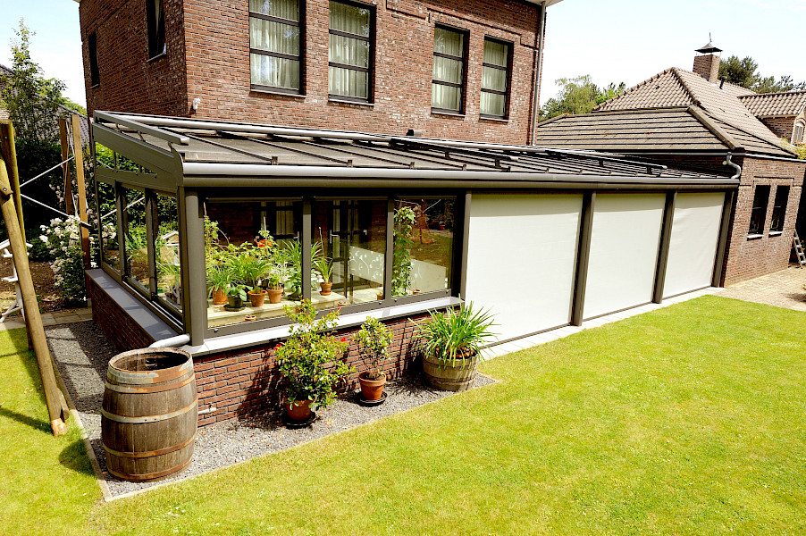 Diverse maten en soorten zonwering voor een serre of veranda