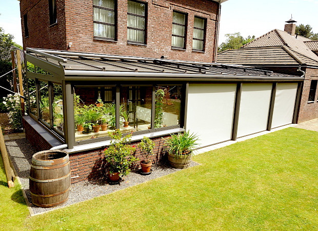 grubbenvorst_serre_dak_aanbouw_wintertuin_antraciet_grijs_zonwering_screens_glas_overkapping