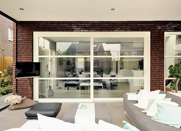 Haal het voorjaar in huis met een glazen schuifdeur