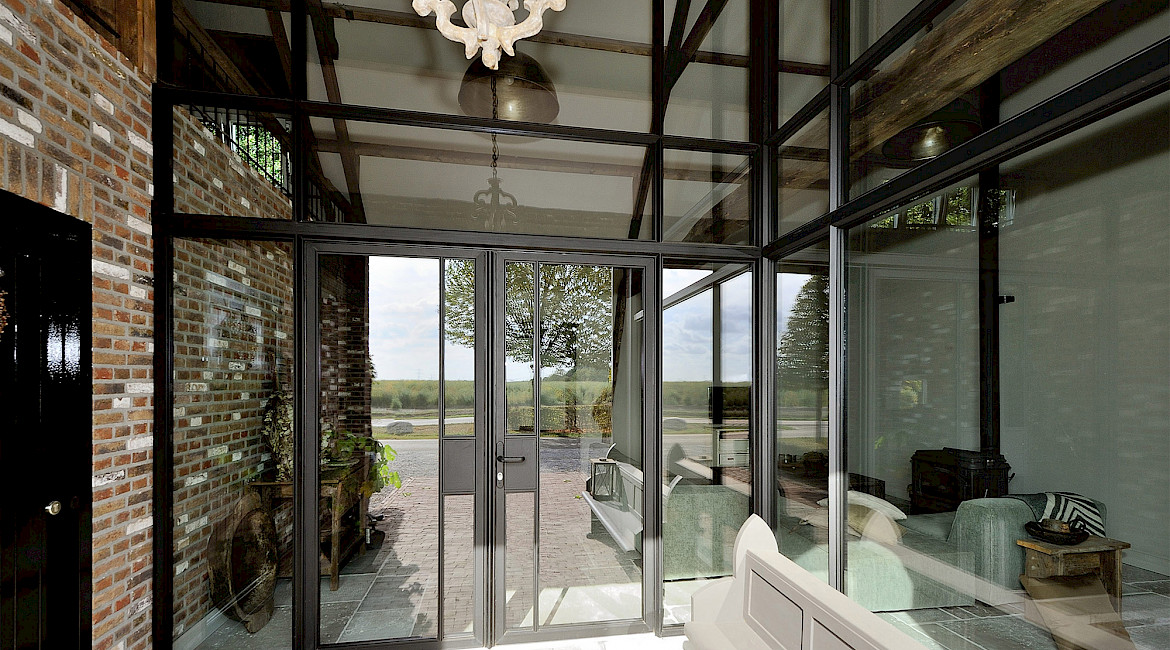 stalen deur met glas