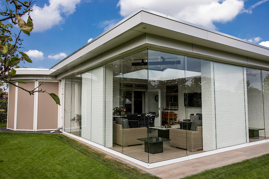 Aanbouw of uitbouw met glazen dak