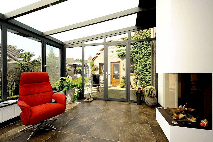 Aanbouw of uitbouw met glazen dak