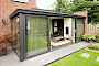 Aanbouw of uitbouw met glazen dak