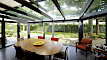 Aanbouw of uitbouw met glazen dak