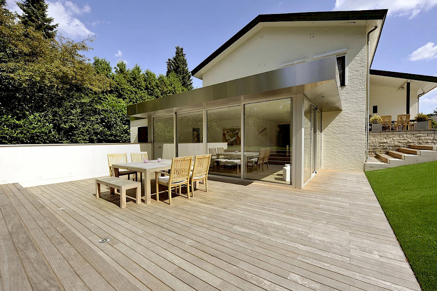 Geniet van je tuin deze zomer met een overkapping