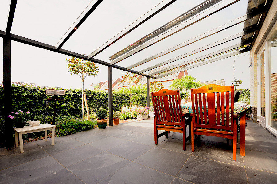 Geniet van je tuin deze zomer met een overkapping