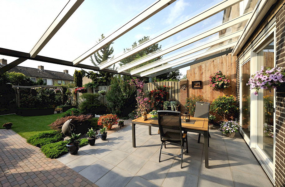 Geniet van je tuin deze zomer met een overkapping