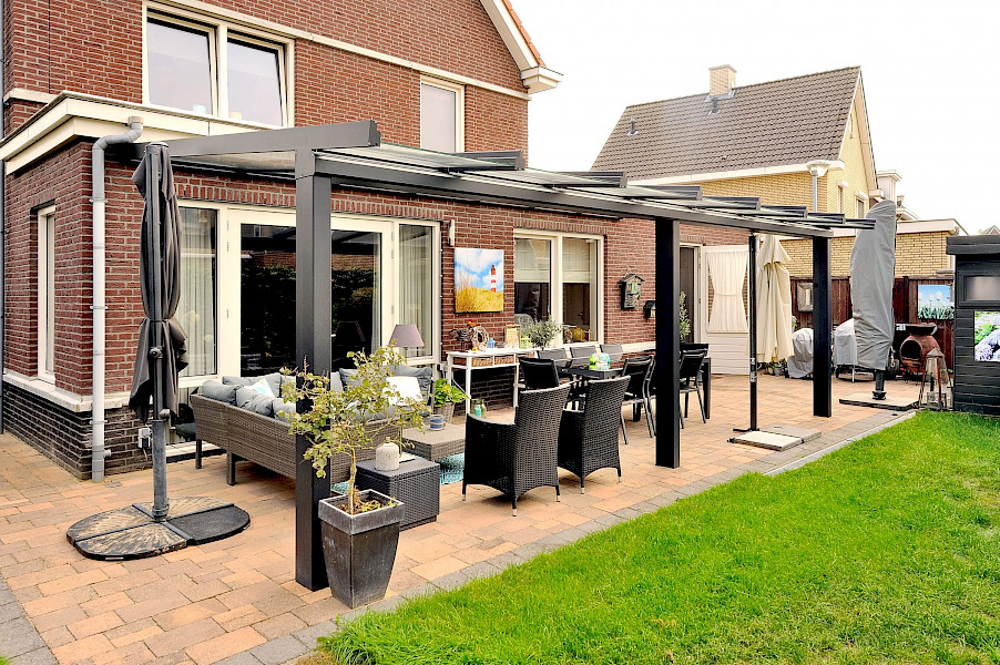 Geniet van je tuin deze zomer met een overkapping
