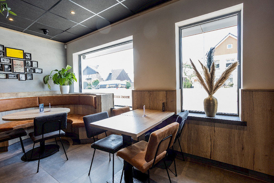 Nieuwe aluminium kozijnen en schuifdeur Cafetaria van Lier