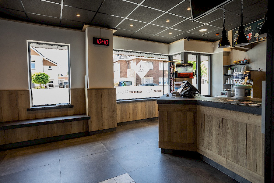 Nieuwe aluminium kozijnen en schuifdeur Cafetaria van Lier