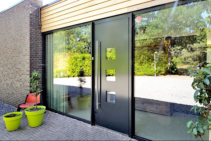 Moderne strakke voordeur