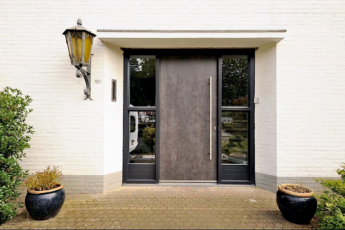 Moderne strakke voordeur