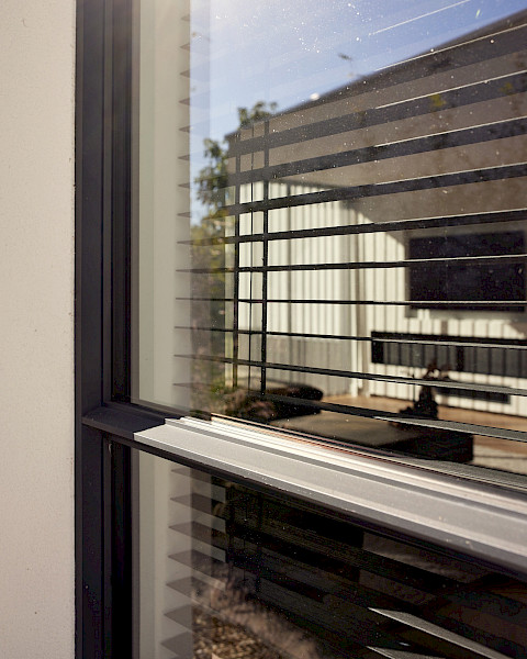 Moderne woningtransformatie met 36 aluminium kozijnen