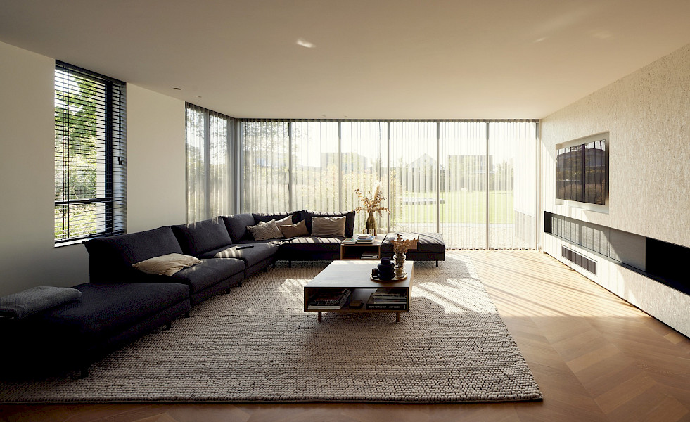 Moderne woningtransformatie met 36 aluminium kozijnen