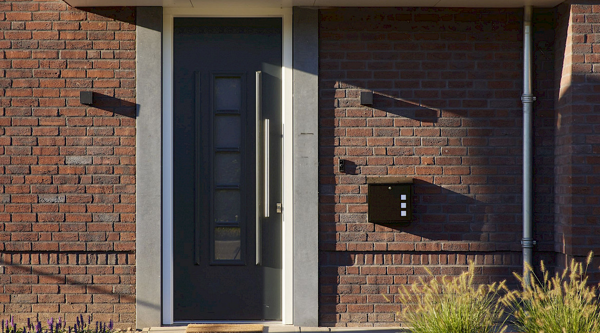 moderne-strakke-nieuwe-voordeur-limburg