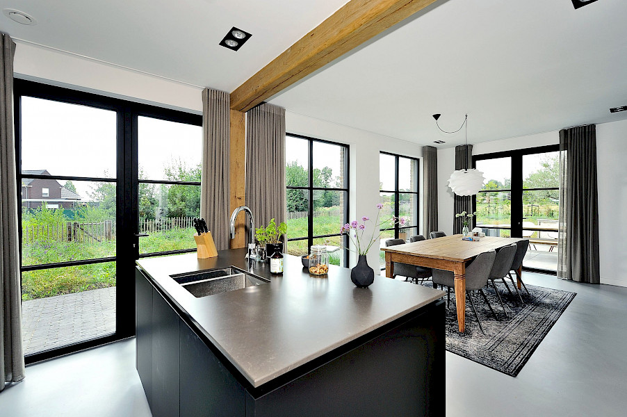 <strong>Steellook</strong>