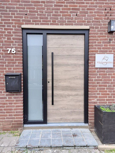 Moderne houten voordeur