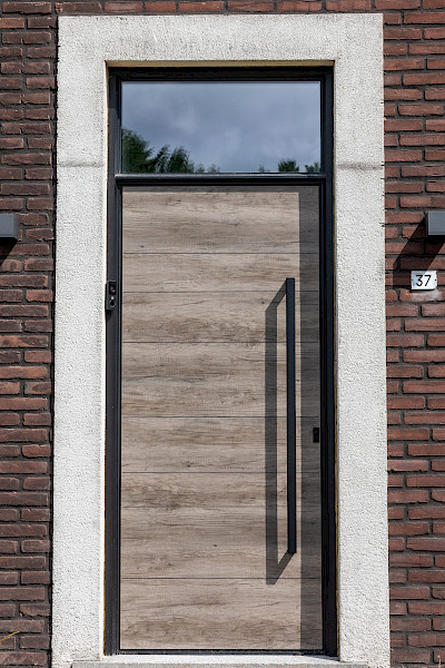 Moderne houten voordeur