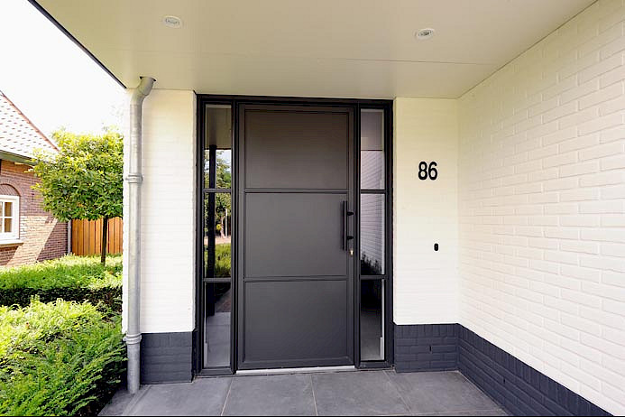 Moderne houten voordeur