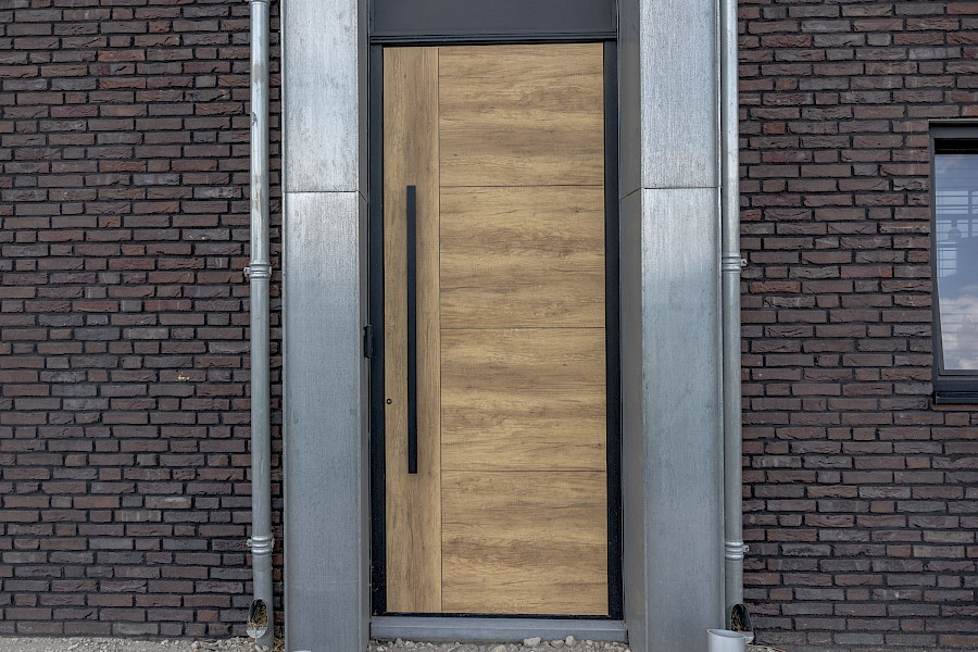 Moderne houten voordeur