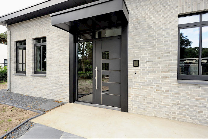 Moderne houten voordeur