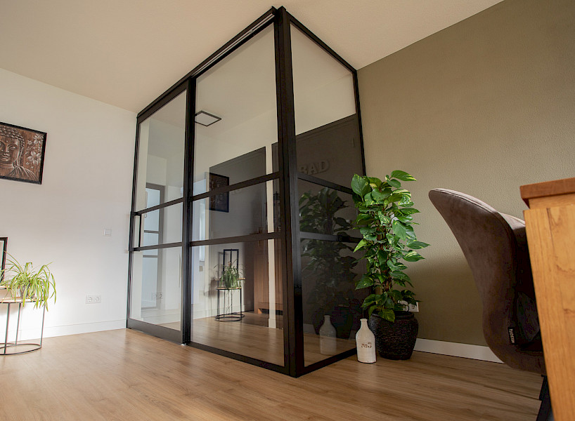 praktische woonkamer afscheiding