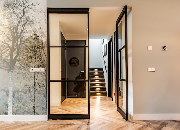 steellook deur woonkamer